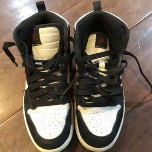 Jordan AJ 1 Mid kids size 2.5Y